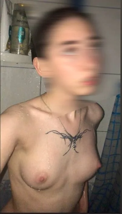 Худая спортсменка с хорошей фигурой
