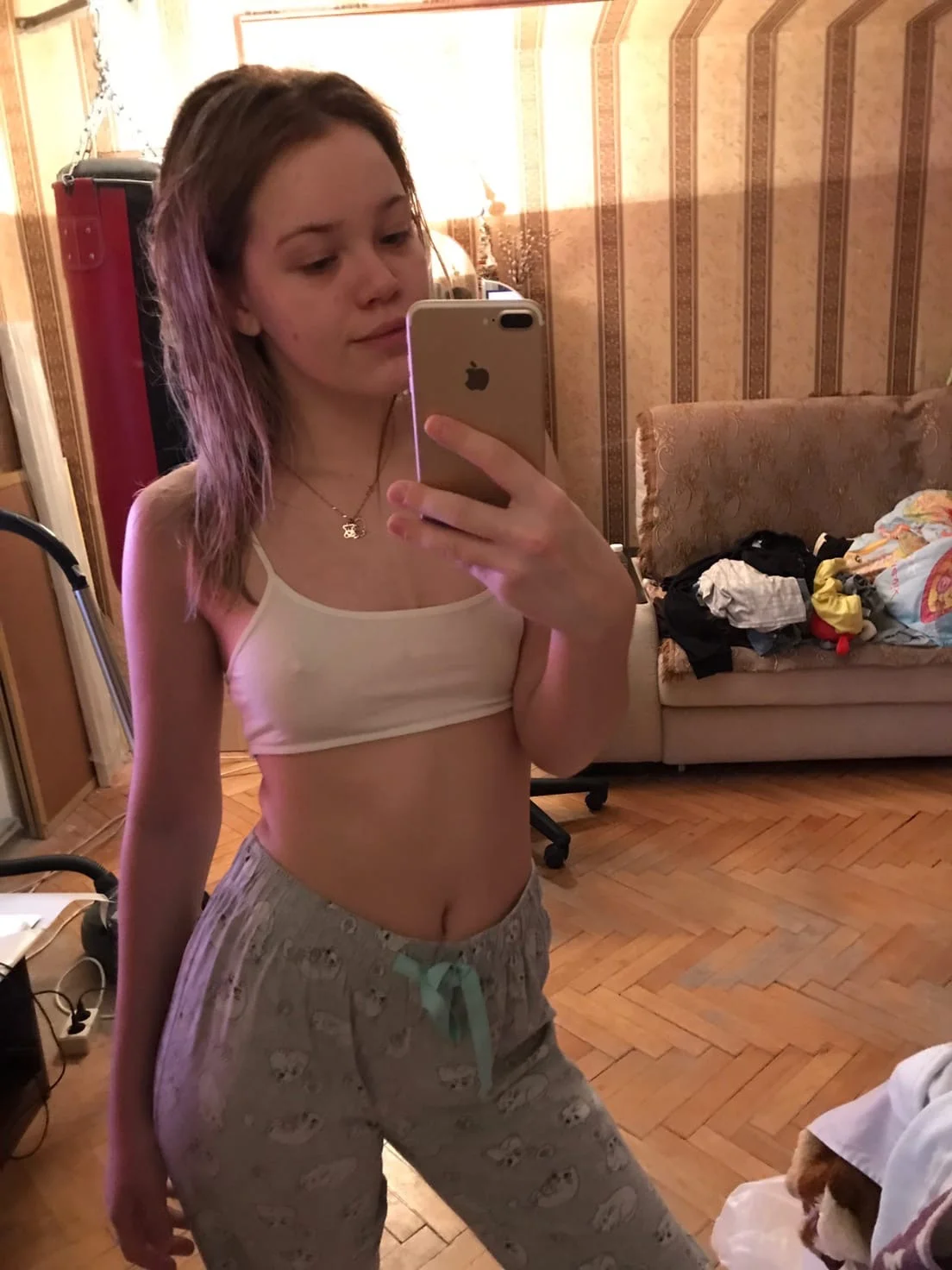 Изменяет парню на вписках